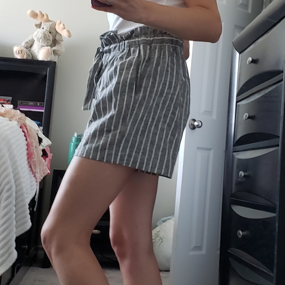 Express Shorts - Picture 4 of 6
